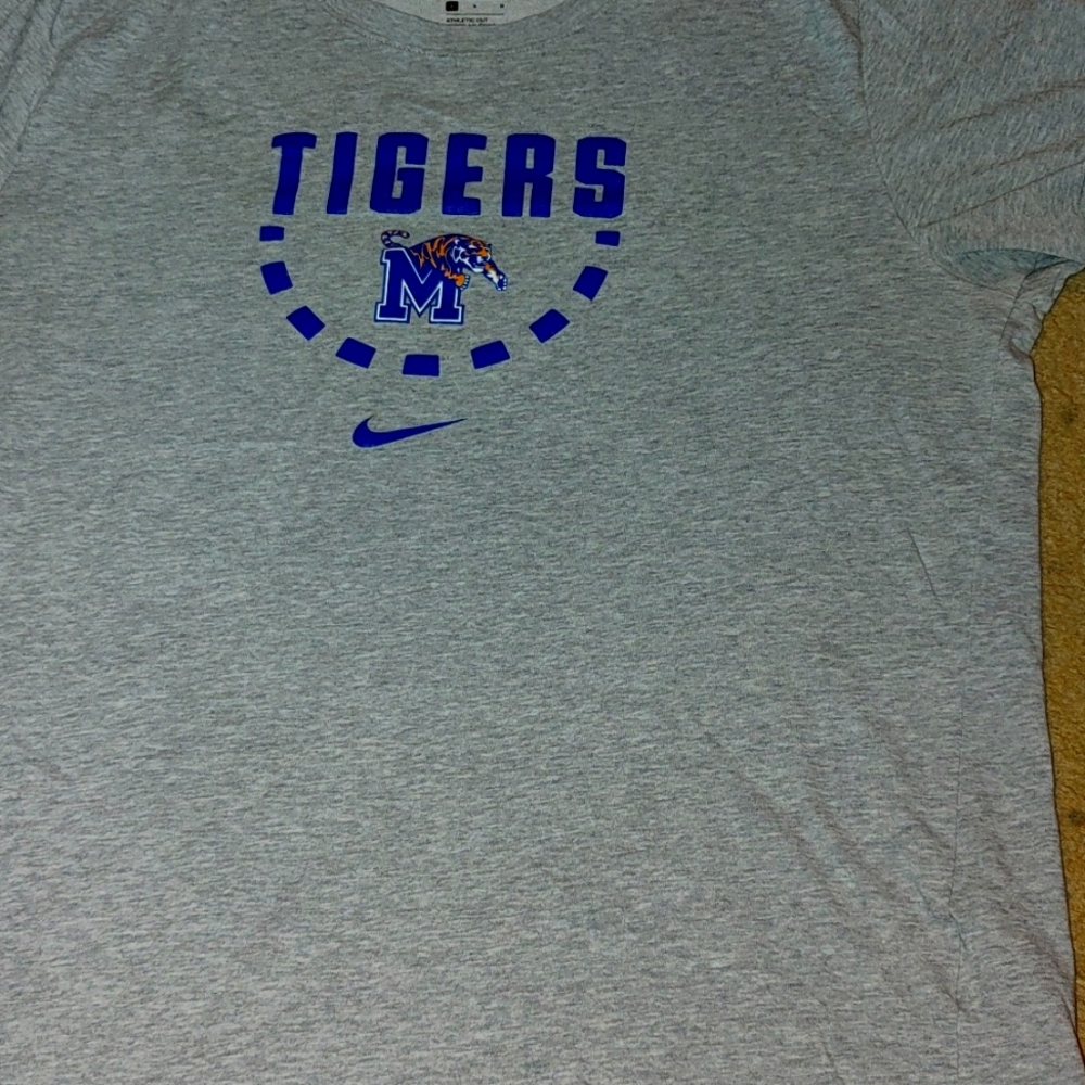 Nike size L Memphis tigers dry fit shirt